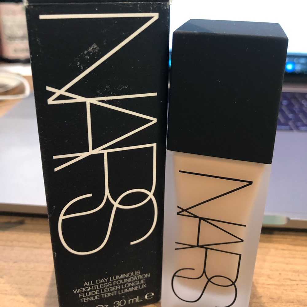 NARS weightless foundation